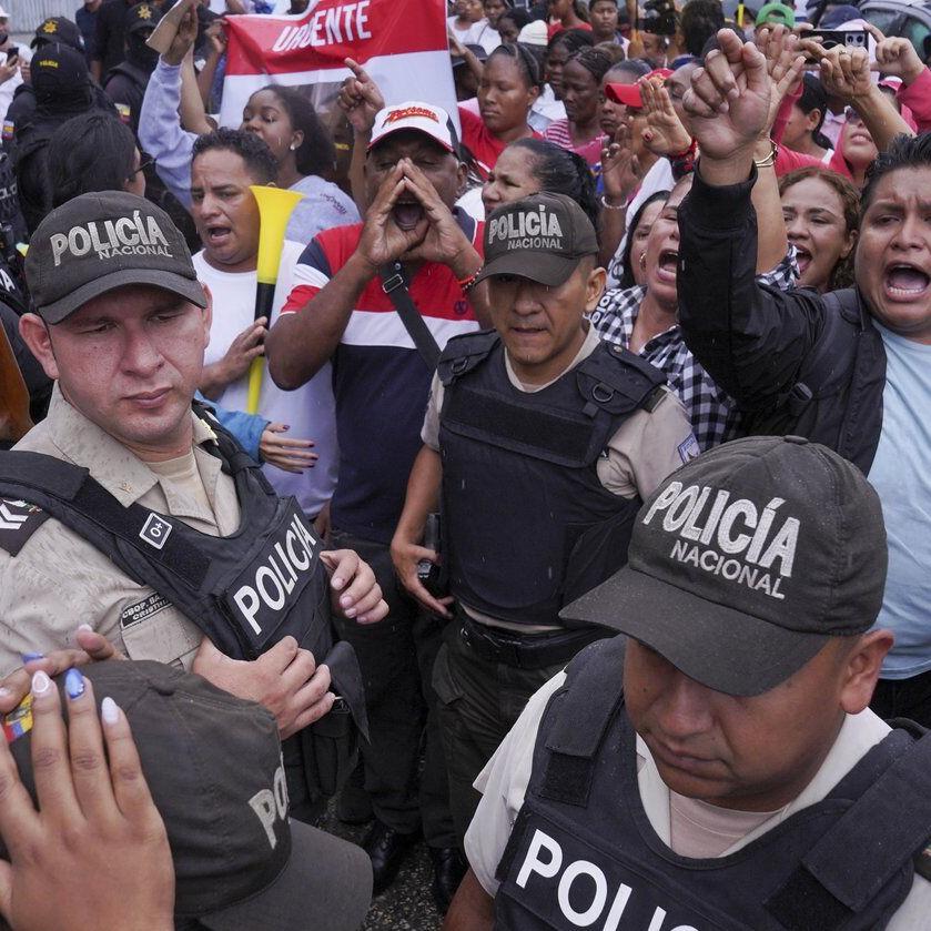 Ecuador orders the detention of 16 soldiers charged with the disappearance of 4 children